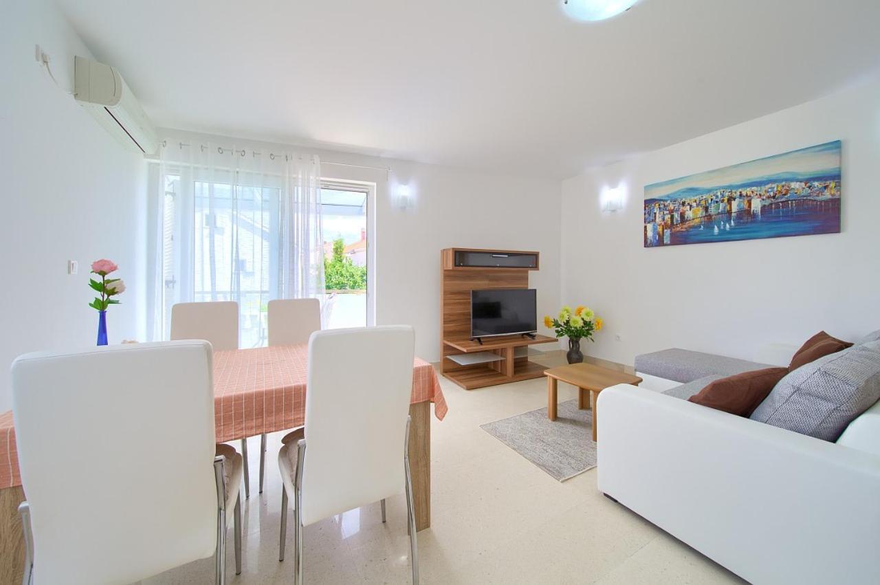 Apartment Anja Krk Town Eksteriør bilde