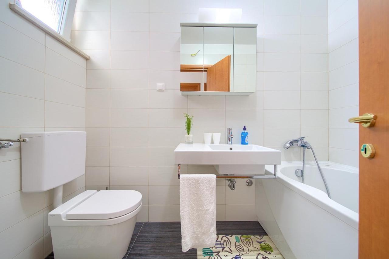 Apartment Anja Krk Town Eksteriør bilde