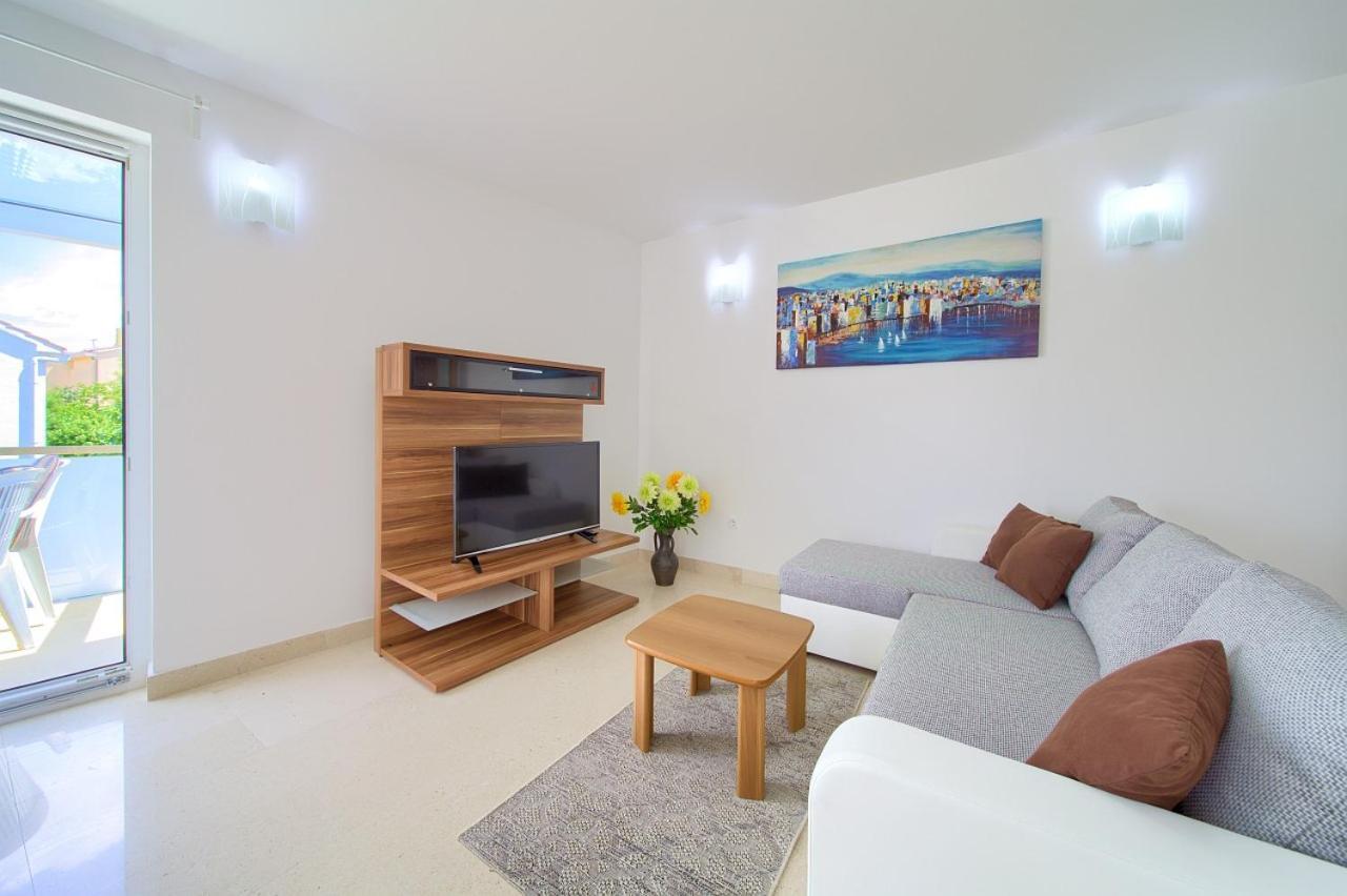 Apartment Anja Krk Town Eksteriør bilde