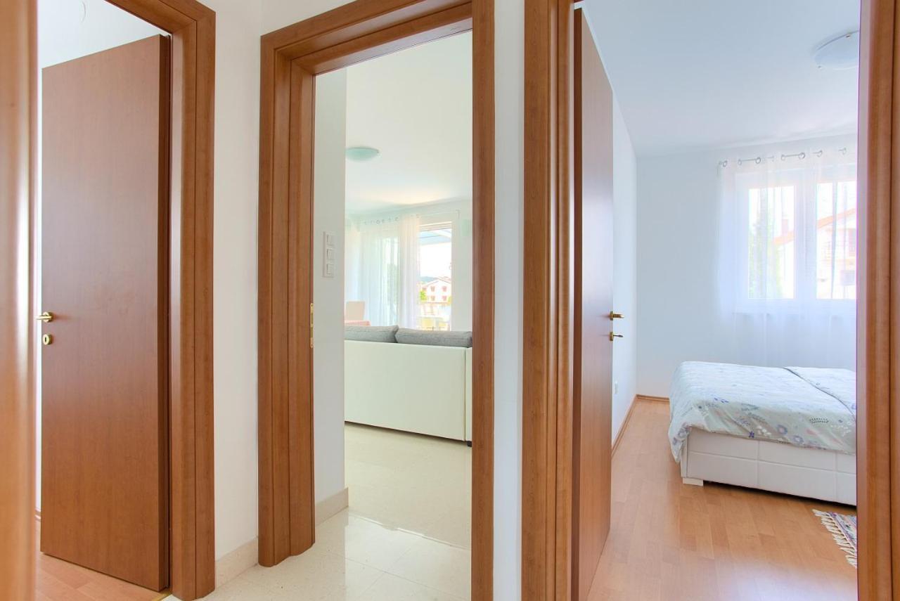 Apartment Anja Krk Town Eksteriør bilde