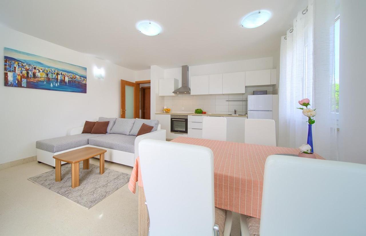 Apartment Anja Krk Town Eksteriør bilde
